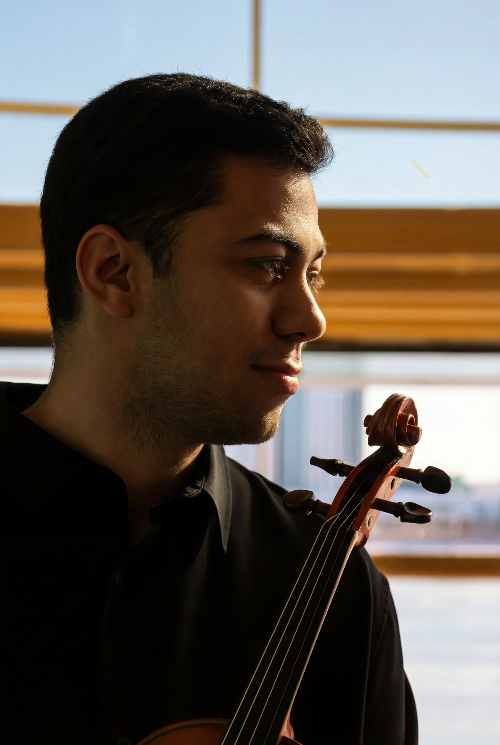 Thierry de Lucas standing with violin
